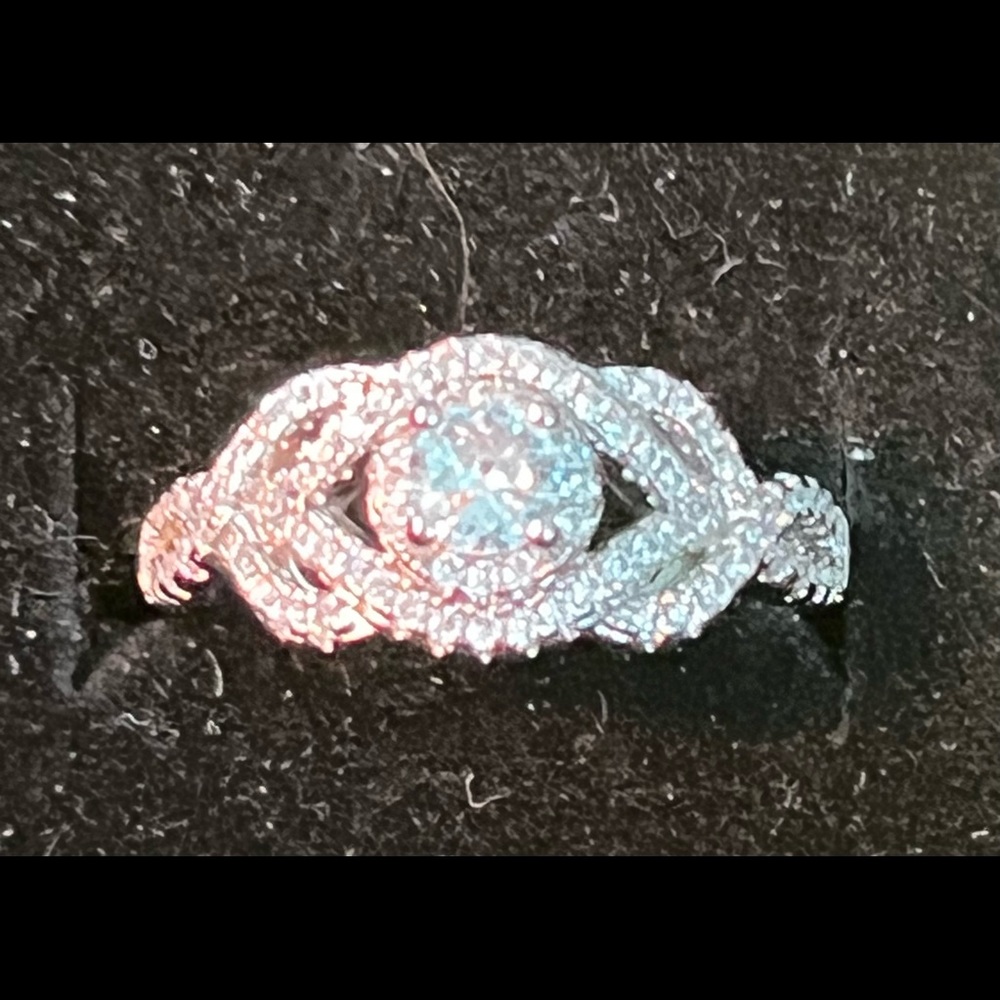 Diamond engagement/promise ring. 10 k white gold.